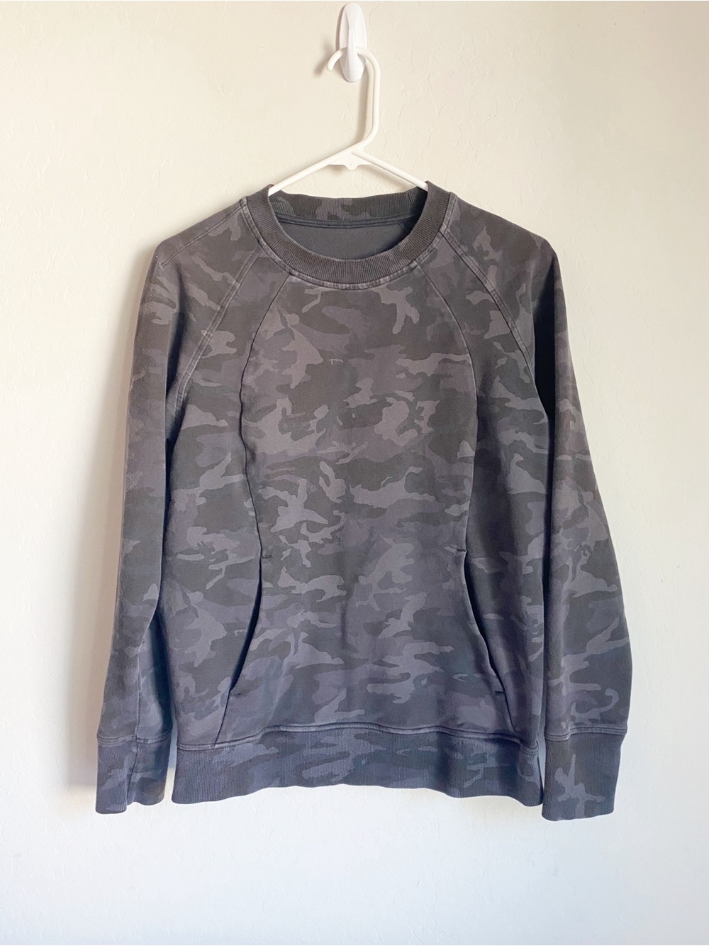 Lululemon Scuba Crew Sweatshirt Incognito Camo Multi Grey Size 8